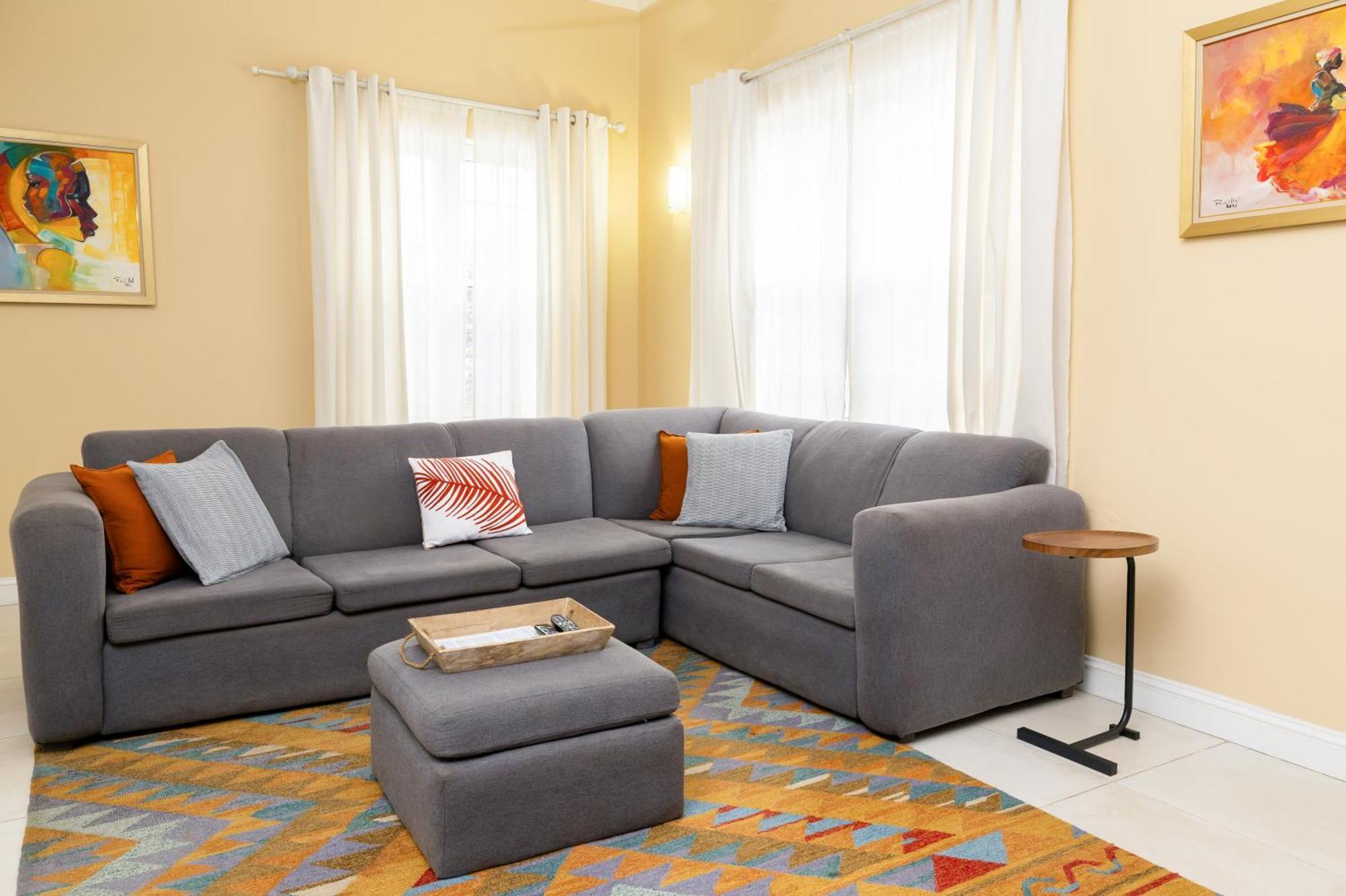 Choose To Be Happy At The Westbury - Two Bedroom Apartment Kingston Exterior photo