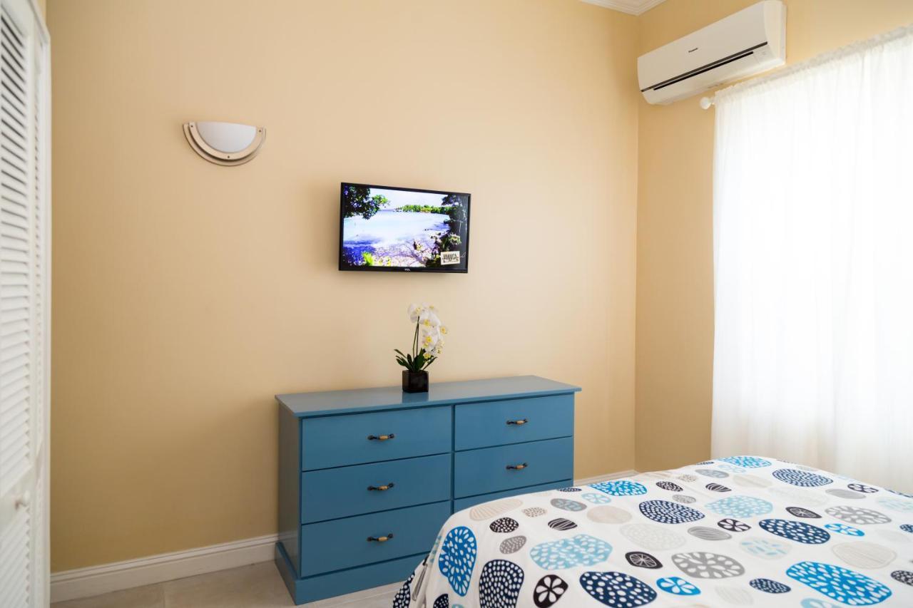 Choose To Be Happy At The Westbury - Two Bedroom Apartment Kingston Exterior photo